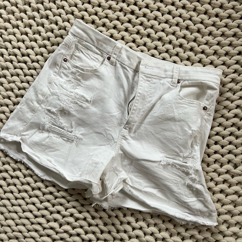 American Eagle distressed white curvy stretch mom short size 14